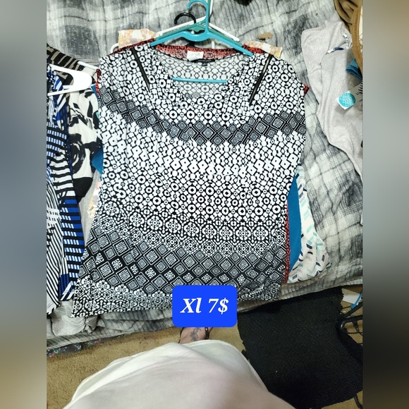 Tops - Picture 7 of 16